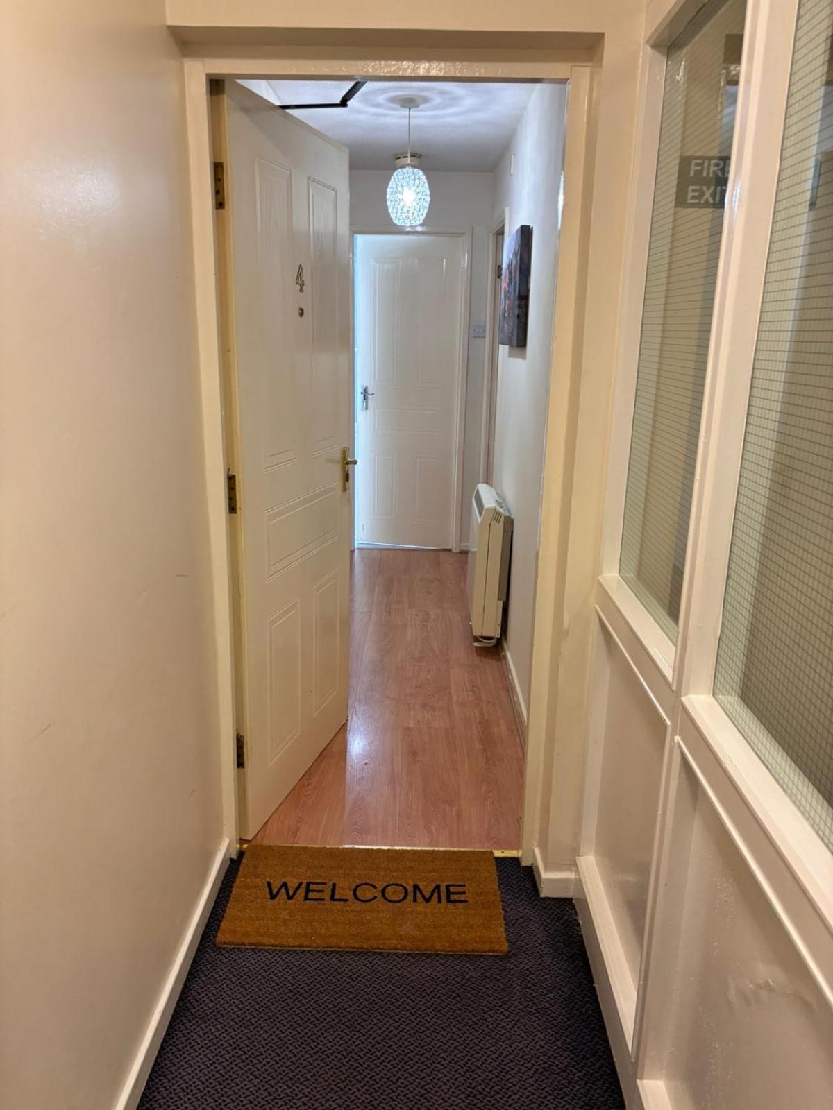 Lovely 2 Dbl Bed Apartment Near Heaton Park And North Manchester Hospital With Parking ภายนอก รูปภาพ