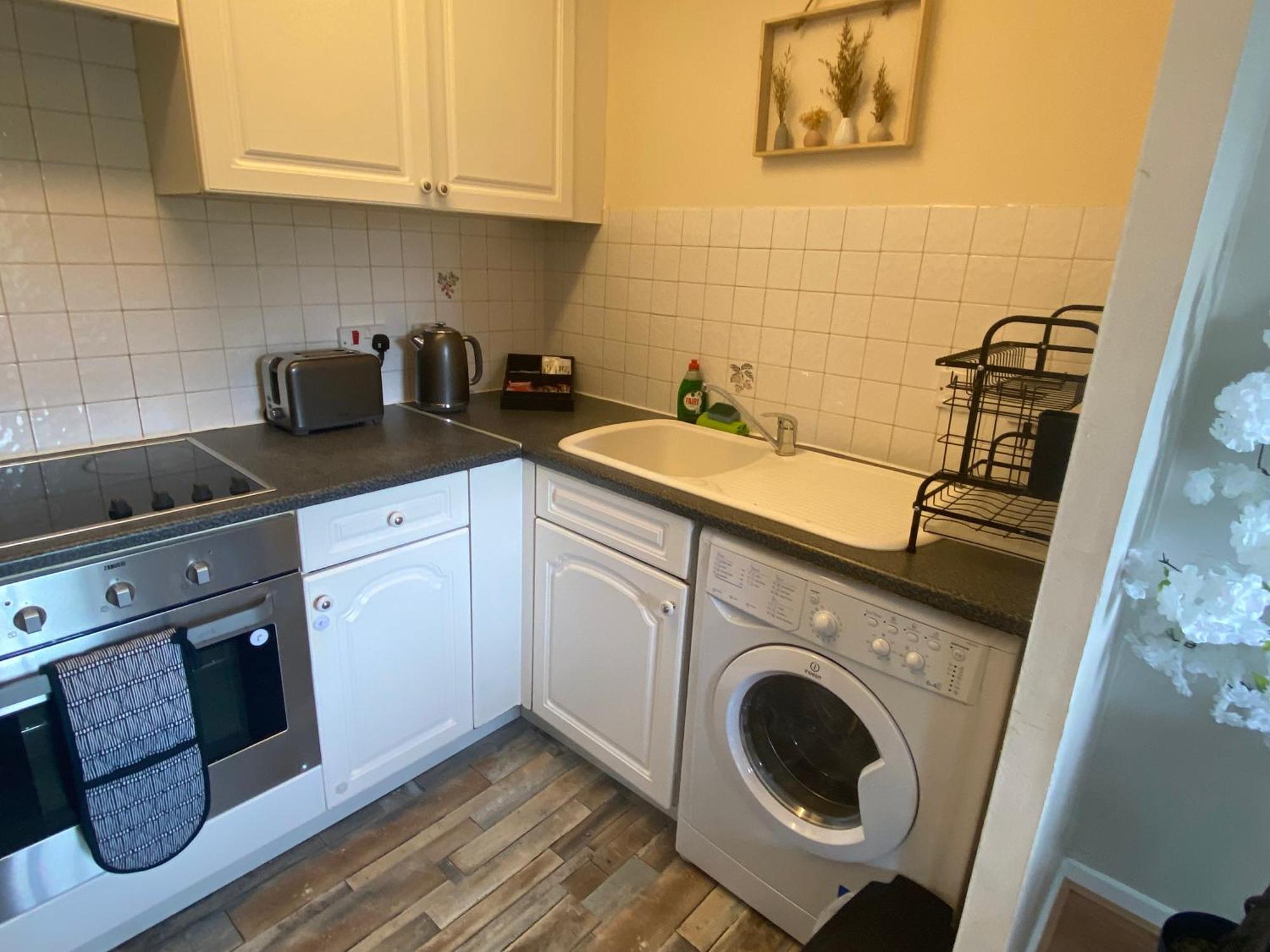 Lovely 2 Dbl Bed Apartment Near Heaton Park And North Manchester Hospital With Parking ภายนอก รูปภาพ