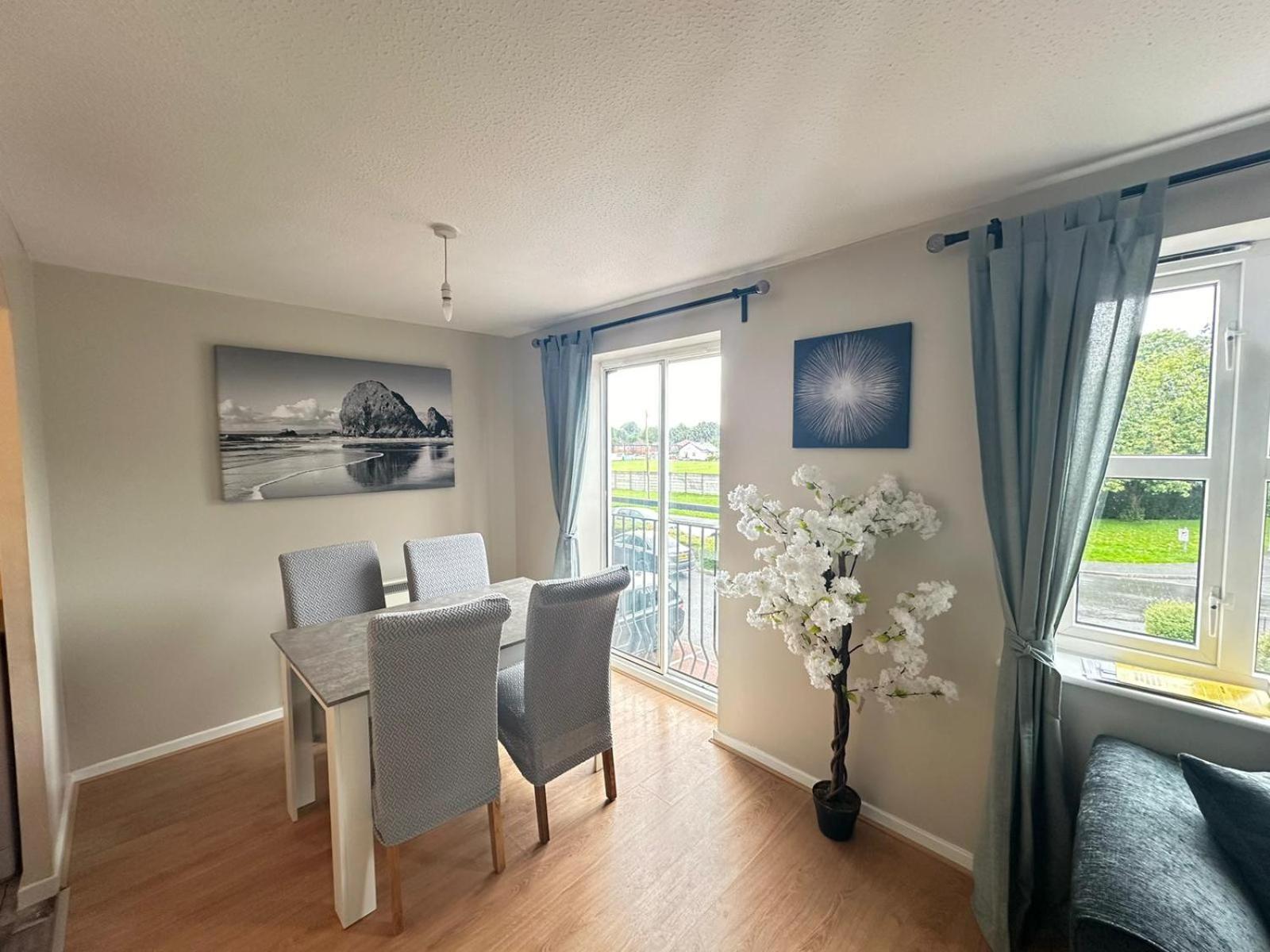Lovely 2 Dbl Bed Apartment Near Heaton Park And North Manchester Hospital With Parking ภายนอก รูปภาพ