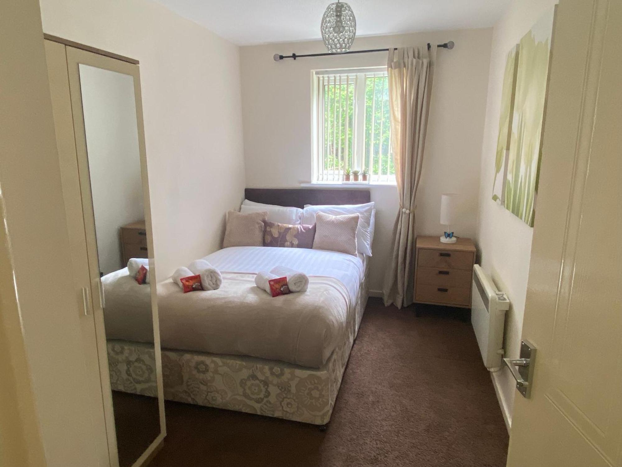 Lovely 2 Dbl Bed Apartment Near Heaton Park And North Manchester Hospital With Parking ภายนอก รูปภาพ